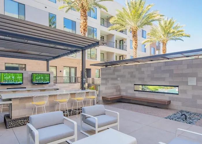 Stunning 1bd - Pool, Gym, Parking, W-d - Sleeps 4 Apartment *