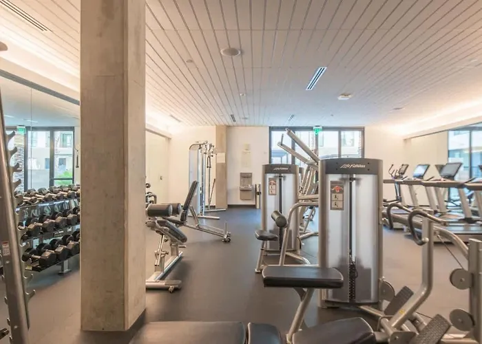 Stunning 1bd - Pool, Gym, Parking, W-d - Sleeps 4 Apartamento