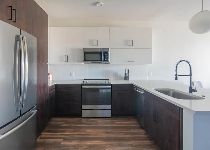 Stunning 1bd - Pool, Gym, Parking, W-d - Sleeps 4 Apartment