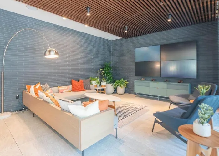 Stunning 1bd - Pool, Gym, Parking, W-d - Sleeps 4 *